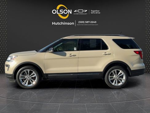 Used 2018 Ford Explorer XLT w/ Equipment Group 201A AWD/4WD image 10