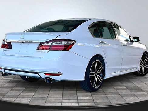 Used 2017 Honda Accord Sport image 6