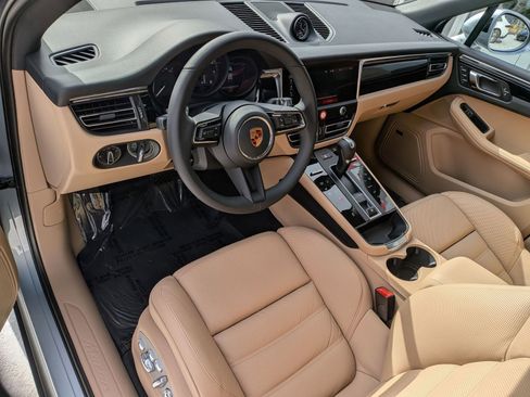 New 2026 Porsche Macan image 4