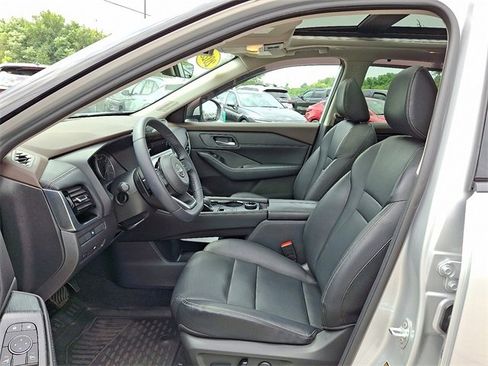 Used 2023 Nissan Rogue SL w/ SL Premium Package image 15