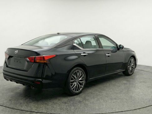 Used 2025 Nissan Altima 2.5 SV FWD image 9