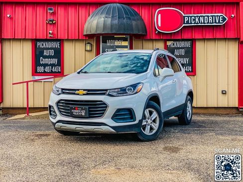 Used 2019 Chevrolet Trax LT w/ LT Convenience Package image 2