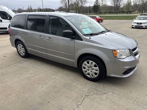 Used 2017 Dodge Grand Caravan SE w/ Power Window Group FWD image 17