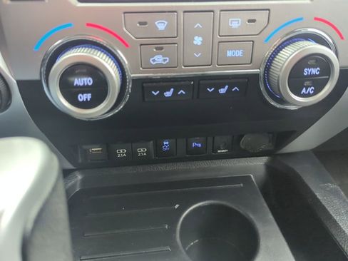 Used 2020 Toyota Tundra Limited w/ Limited Premium Package image 29