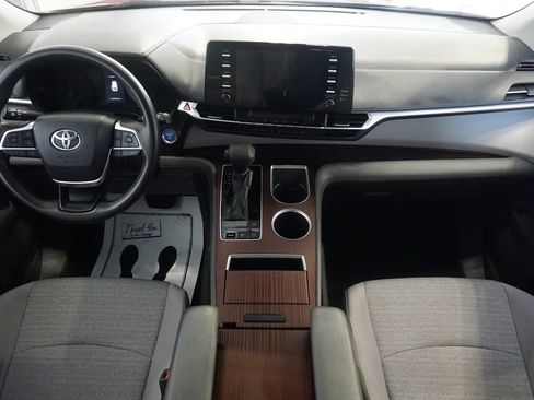 Certified 2021 Toyota Sienna LE FWD image 26