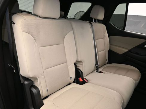 Used 2022 Chevrolet Traverse LS image 35