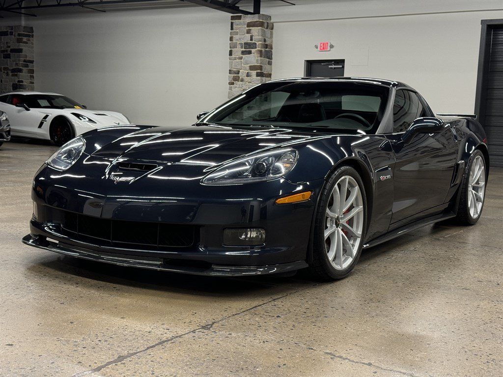 Used 2013 Chevrolet Corvette Z06 w/ 3LZ Preferred Equipment Group RWD image 3