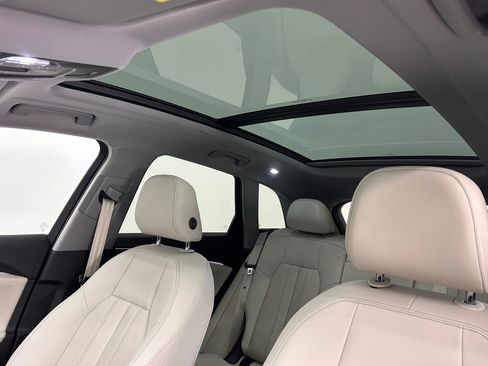 Used 2025 Audi Q5 Premium w/ Convenience Package AWD/4WD image 25
