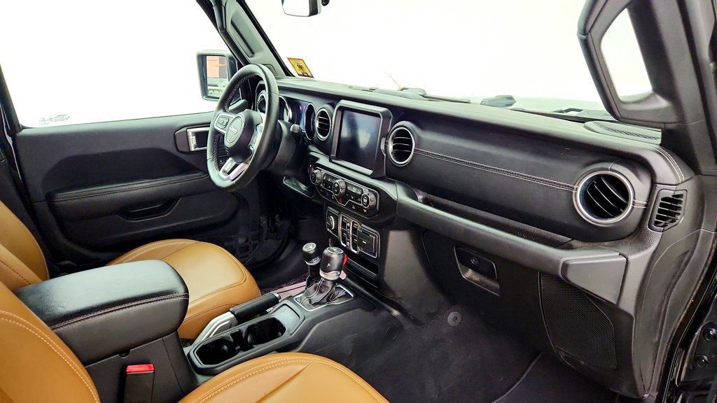 Used 2021 Jeep Wrangler Unlimited Sahara w/ Cold Weather Group AWD/4WD image 25
