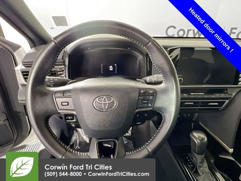 Used 2025 Toyota Camry SE image 8