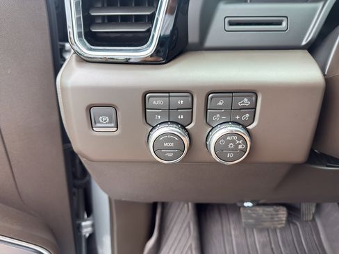 Used 2026 GMC Sierra 1500 Denali AWD/4WD image 9