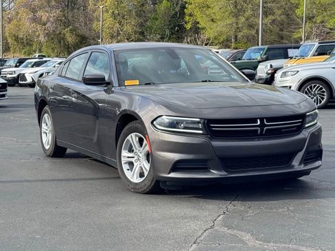 Used 2015 Dodge Charger SE image 1