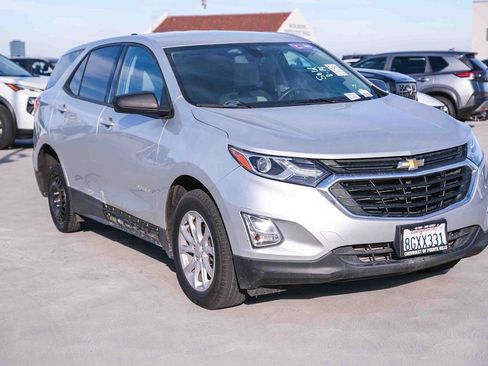 Used 2019 Chevrolet Equinox LS FWD image 3