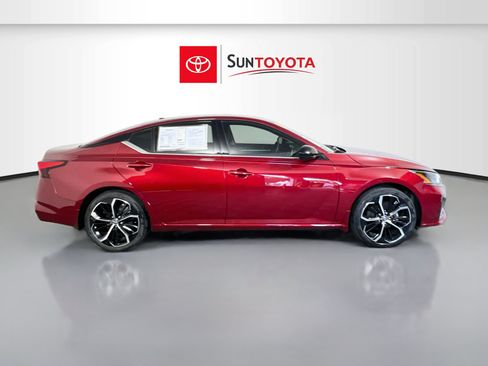 Used 2024 Nissan Altima 2.5 SR FWD image 2