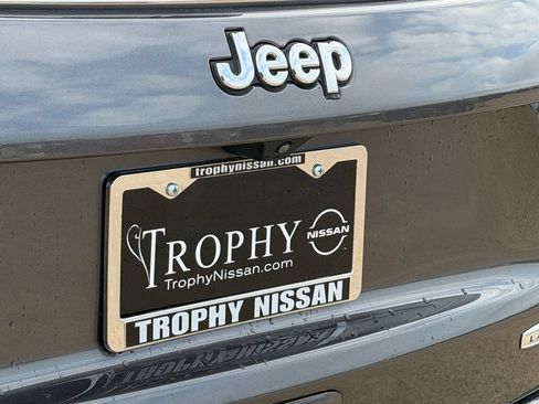 Used 2022 Jeep Compass Latitude w/ Sun and Sound Group FWD image 9