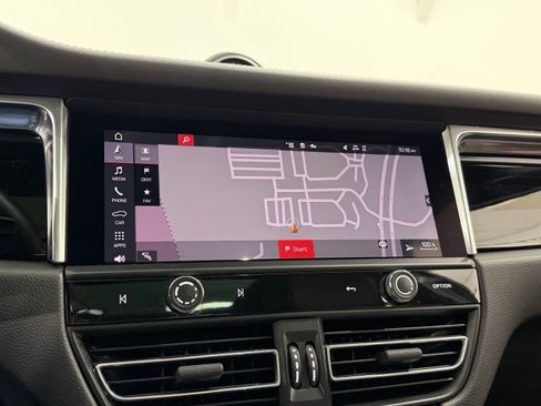 Certified 2023 Porsche Macan image 39