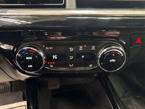 Used 2025 Chevrolet Trax RS image 29