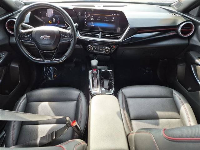 Used 2025 Chevrolet Trax RS w/ Driver Confidence Package FWD image 21