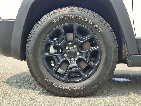 Used 2021 Jeep Cherokee Trailhawk w/ Trailer Tow Group AWD/4WD image 9