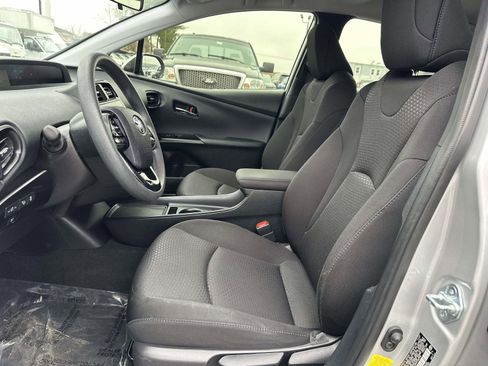 Used 2022 Toyota Prius LE image 21