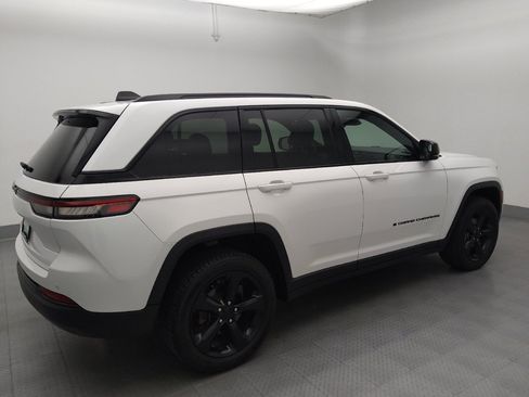 Used 2023 Jeep Grand Cherokee Altitude AWD/4WD image 10