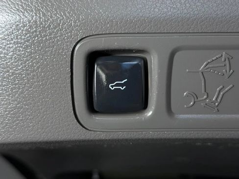Used 2018 Ford Expedition Max XLT w/ Equipment Group 202A AWD/4WD image 17