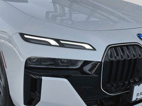 Certified 2025 BMW 750e xDrive w/ Premium Package image 8