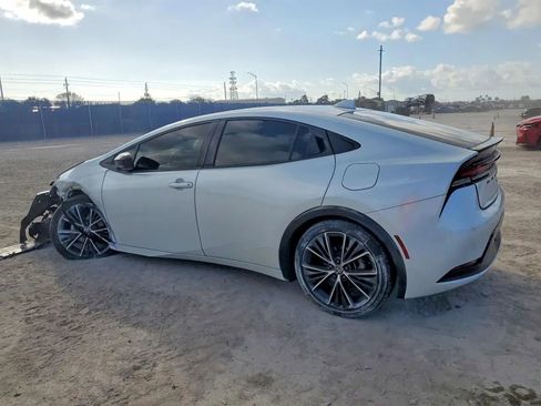 Used 2023 Toyota Prius XLE FWD image 3