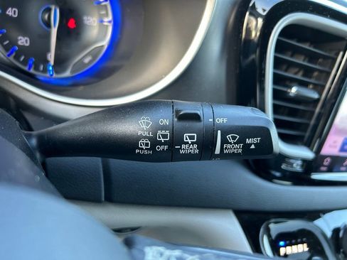 Used 2022 Chrysler Pacifica Touring-L image 23