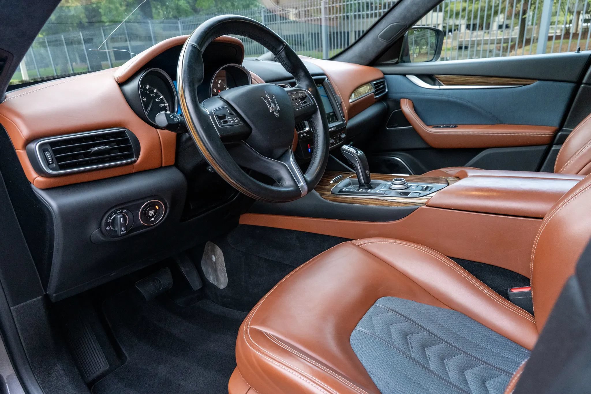 Used 2019 Maserati Levante GranLusso AWD/4WD image 10