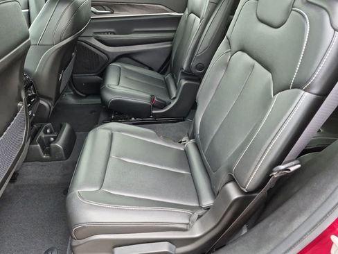 Used 2023 Jeep Grand Cherokee L Limited AWD/4WD image 19