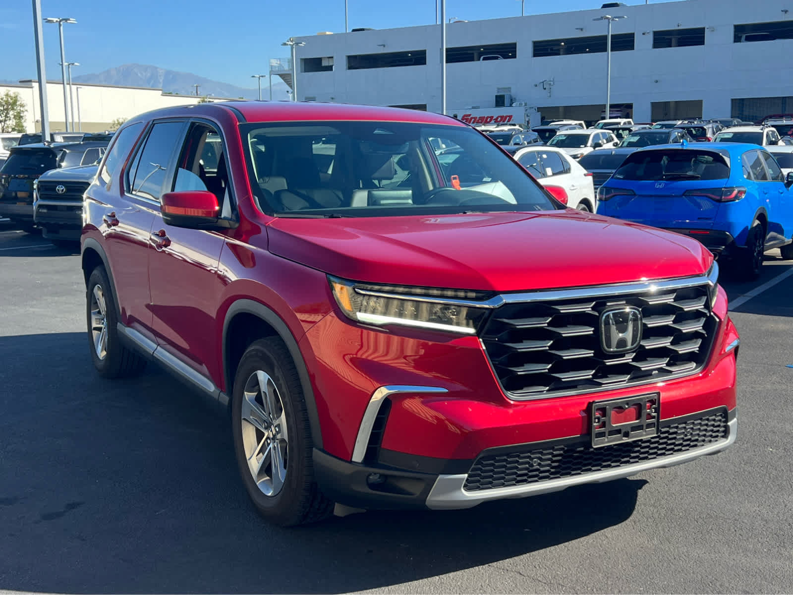 Used 2025 Honda Pilot EX-L image 2