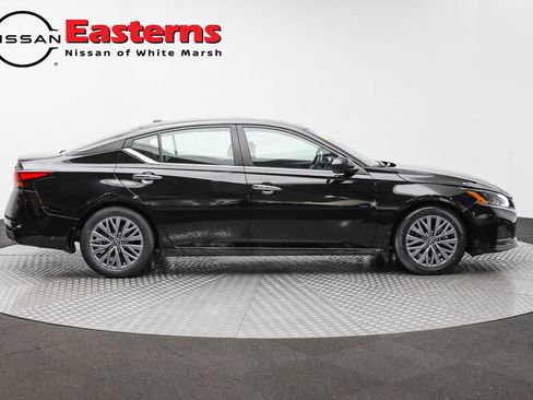 Used 2023 Nissan Altima 2.5 SV w/ SV Premium Package FWD image 4
