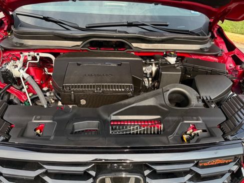 Used 2025 Honda Pilot TrailSport image 32