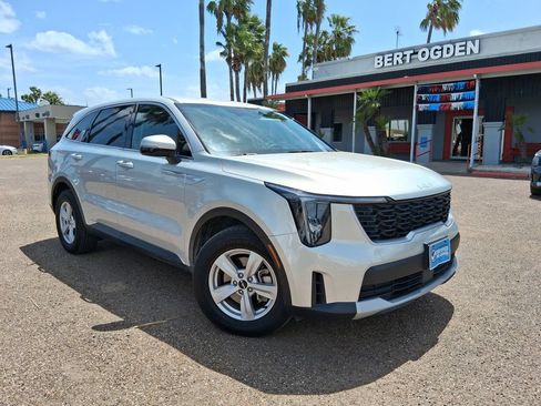 Used 2026 Kia Sorento LX FWD image 1