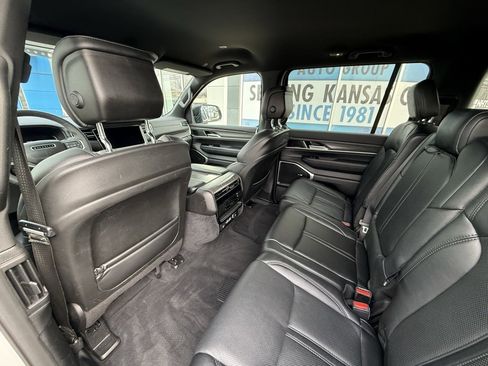 Used 2023 Jeep Wagoneer Series III w/ Preferred Equipment Group image 28