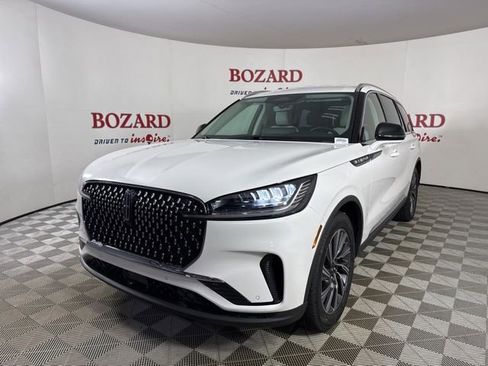 New 2026 Lincoln Aviator Premiere image 3