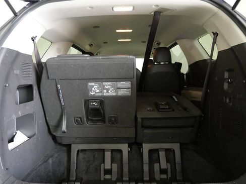 Used 2025 Kia Carnival FWD image 27