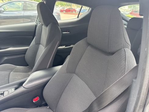 Used 2019 Toyota C-HR LE FWD image 7