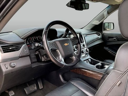 Used 2017 Chevrolet Suburban LT RWD image 6
