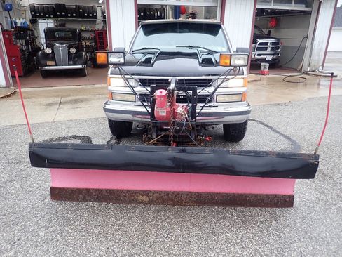 Used 1999 Chevrolet Tahoe Z71 w/ Preferred Equipment Group image 3