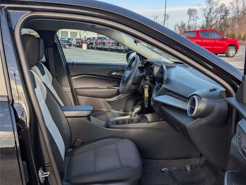 Used 2026 Chevrolet Trax LS w/ LS Convenience Package image 10