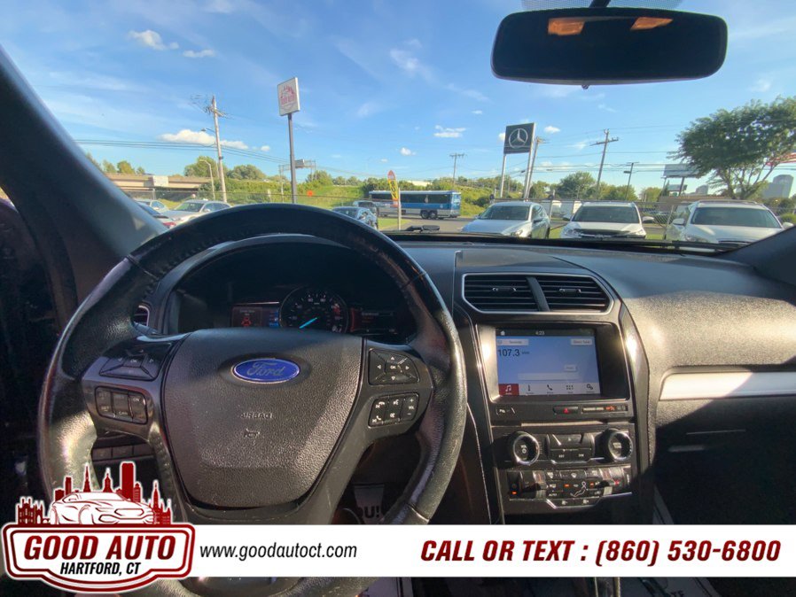 Used 2017 Ford Explorer XLT w/ Equipment Group 202A AWD/4WD image 18