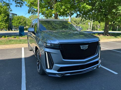 Used 2024 Cadillac Escalade V w/ LPO, ONYX Package AWD/4WD image 5