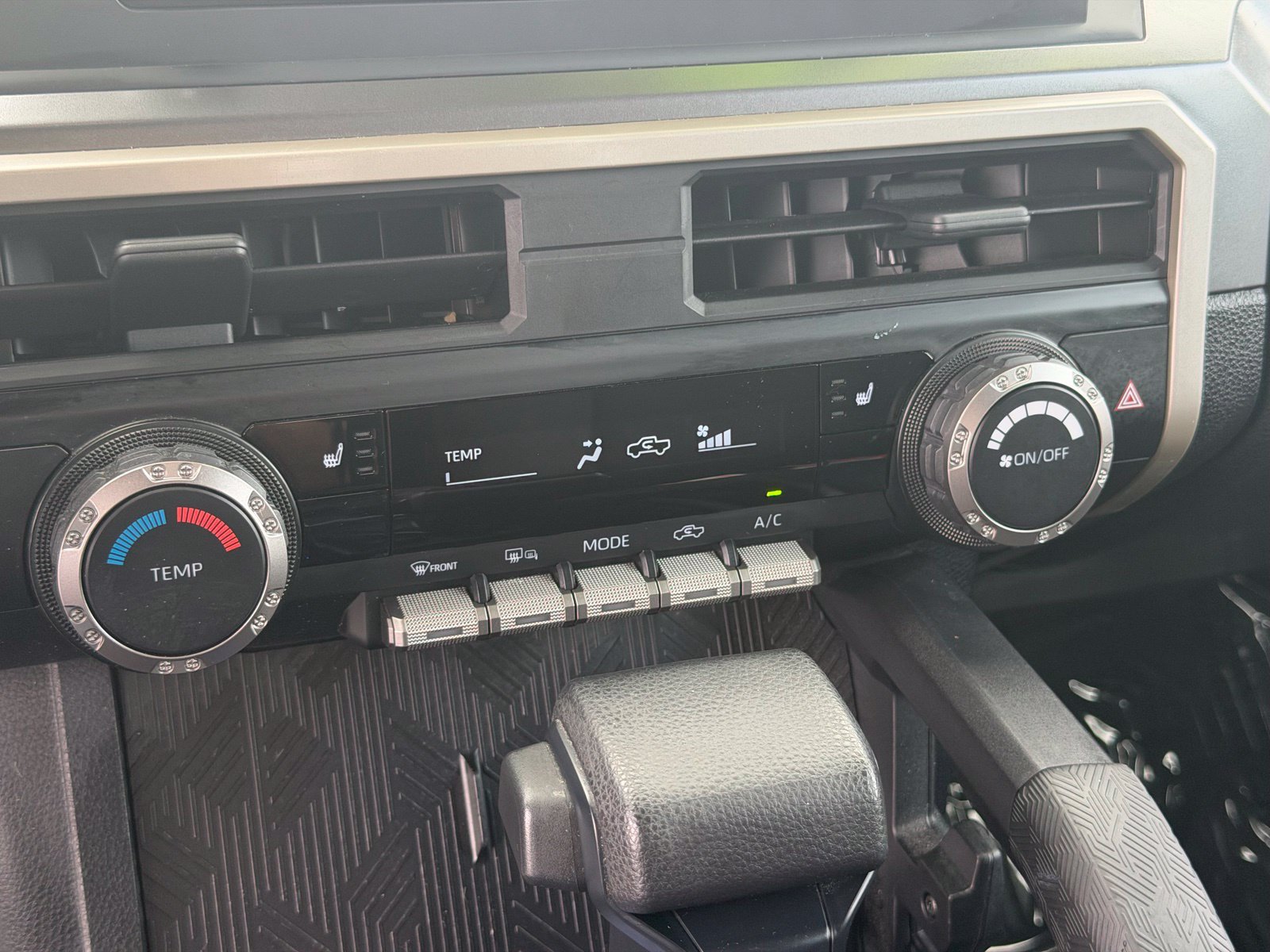 Used 2024 Toyota Tacoma SR5 AWD/4WD image 21