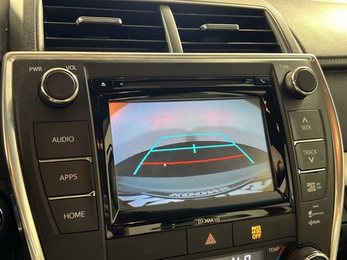 Used 2016 Toyota Camry SE w/ Moonroof Package FWD image 16
