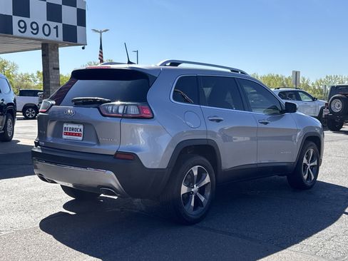 Used 2019 Jeep Cherokee Limited AWD/4WD image 7