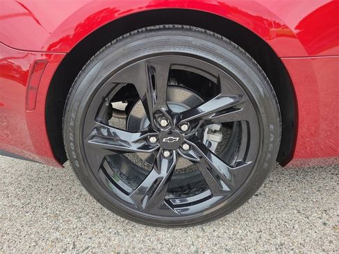 Used 2023 Chevrolet Camaro LT w/ Technology Package image 5