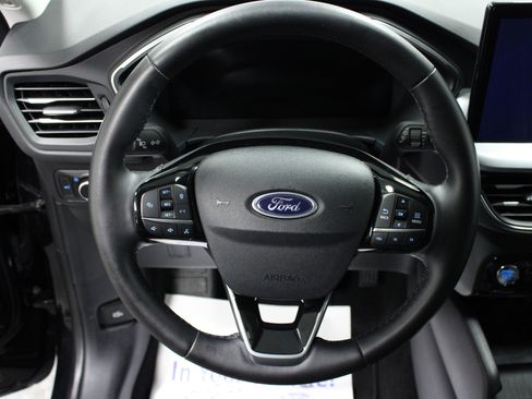 Used 2025 Ford Escape Platinum image 17