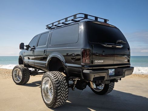 Used 2005 Ford Excursion Eddie Bauer image 9